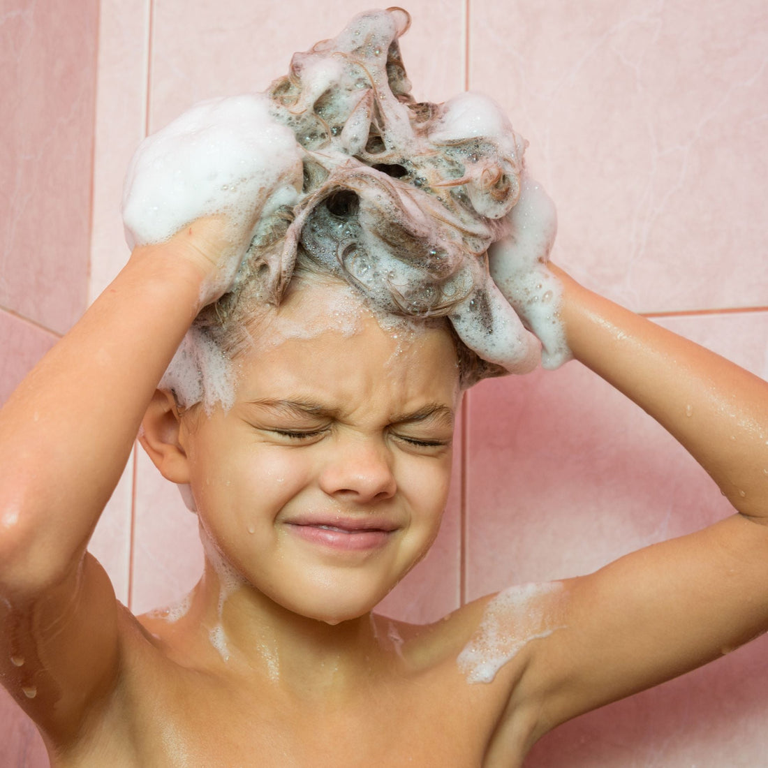 Gebruik jij je eigen shampoo voor je kind? Dit wil je weten over kinderhaar